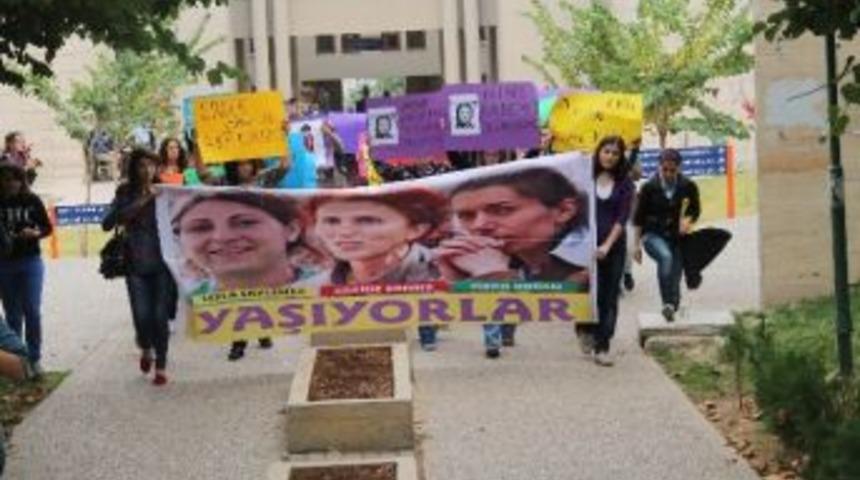 Me&uuml;'l&uuml; Kız &Ouml;ğrenciler 'kadına Şiddeti' Protesto Etti