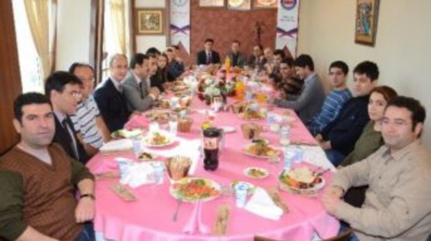 Sağlık-sen, Adsm Personeli İle Yemekte Buluştu