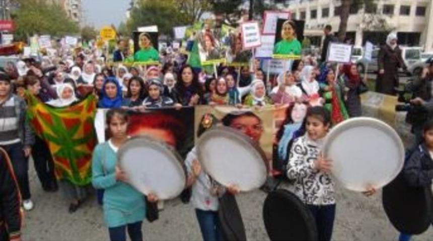 Kadınlar Şiddete Karşı Y&uuml;r&uuml;d&uuml;