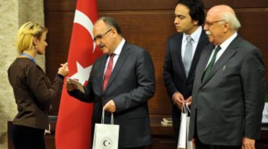 Resmi Kabulde &Ouml;ğretmenlere Plakaya G&ouml;re Oturma D&uuml;zeni