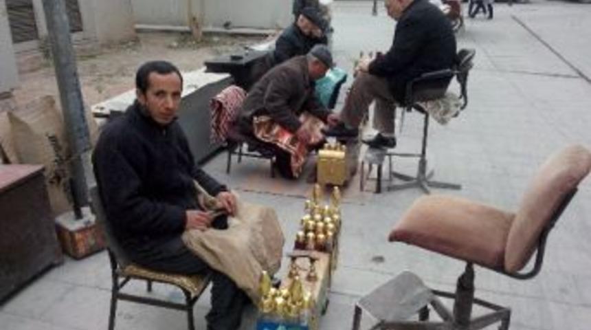 Ayakkabı Boyacıları Soğuk Havadan Dertli