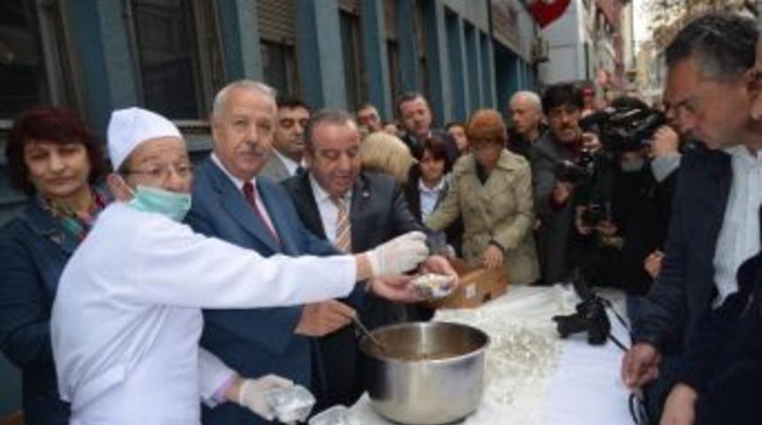 Zonguldak Belediyesi Aşure Dağıttı