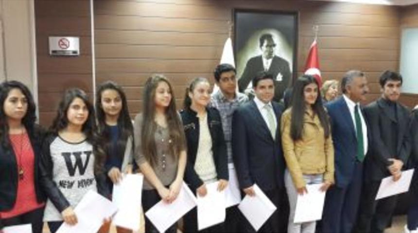 Cemil Meri&ccedil; Yazı Yarışması'nda Dereceye Girenlere &Ouml;d&uuml;lleri Verildi