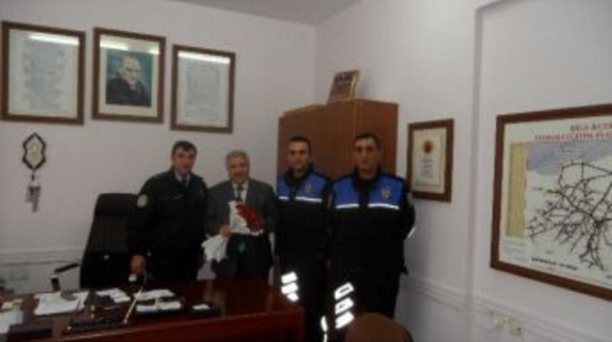Polislerden &Ouml;ğretmenler G&uuml;n&uuml; Kutlaması