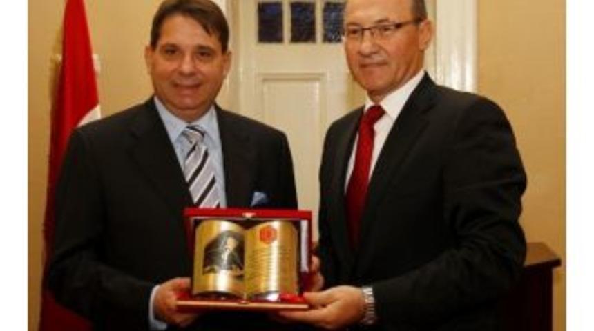 Milli K&uuml;t&uuml;phane'ye Tartan Sahip &Ccedil;ıktı