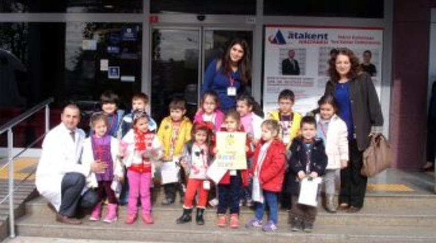 &Ouml;zel İlkyaz Anaokulu Minikleri Atakent Hastanesi&rsquo;ni ziyaret etti