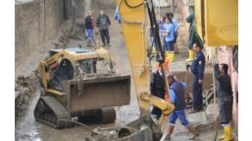 Yağmur Mağduru İzmirlinin İmdadına B&uuml;y&uuml;kşehir Yetişti