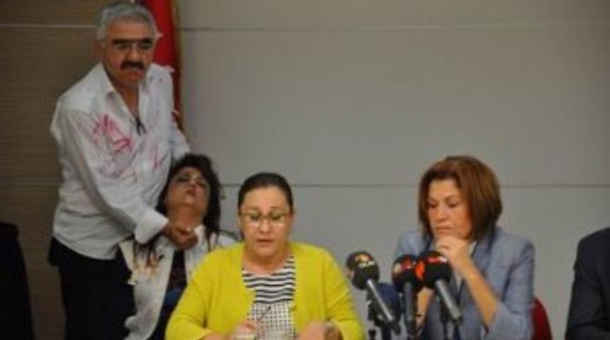 Basın A&ccedil;ıklamasında Kadını Bı&ccedil;akladılar