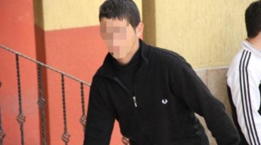 Park Halindeki Minib&uuml;s&uuml; &Ccedil;alıp Kaza Yaptılar