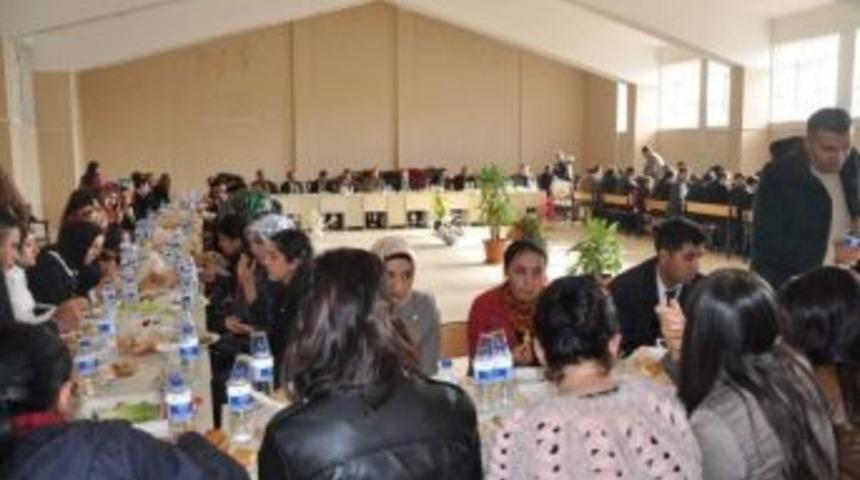 24 Kasım &Ouml;ğretmenler G&uuml;n&uuml; Tut İl&ccedil;esinde Bir G&uuml;n Gecikmeli Kutlandı