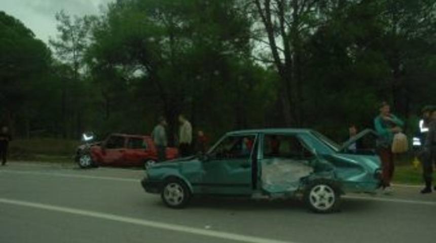 Manavgat'ta Trafik Kazası: 5 Yaralı