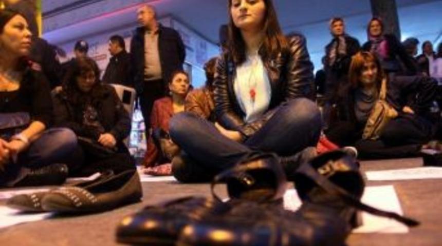 Şiddete Karşı Ayakkabılı Eylem
