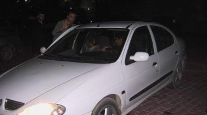 Otomobil İ&ccedil;erisinden Ruhsat &Ccedil;alındı