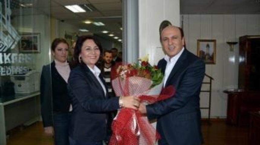 &Ouml;ğretmen Başkana &Ouml;ğretmenler G&uuml;n&uuml; Ziyareti