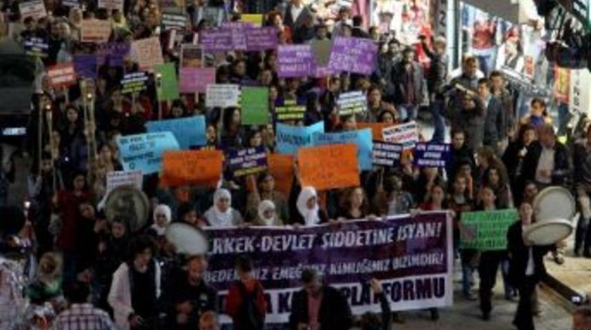 Adana&rsquo;da &ldquo;kadına Şiddet&rdquo; Protestosu