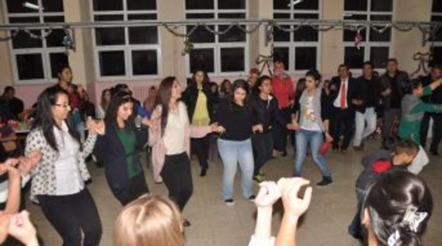 Aydıncık'ta &Ouml;ğretmenler Eğlendi