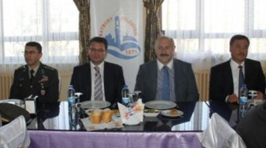 Bayburt Belediyesi'nden &Ouml;ğretmenler G&uuml;n&uuml; &Ouml;zel Yemeği