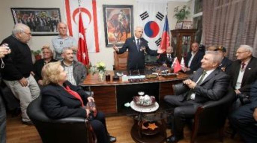 Gazilerden Başkan Durak&rsquo;a Plaket