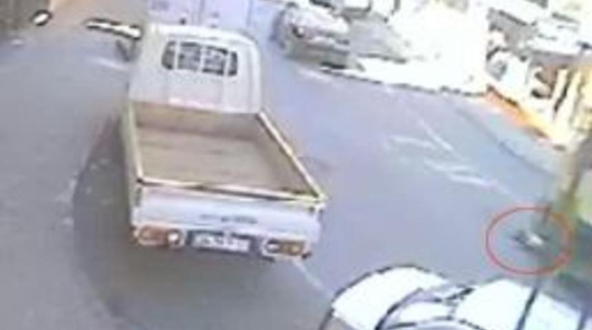 Minib&uuml;s 4 yaşındaki &ccedil;ocuğu b&ouml;yle ezdi