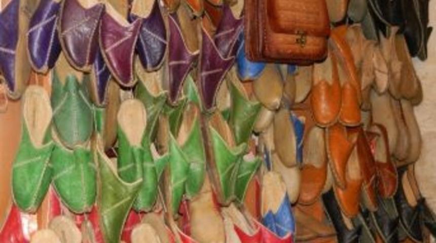 (&ouml;zel Haber) Yemeni İ&ccedil;erisine Macun Olarak S&uuml;r&uuml;len Kil V&uuml;cuttaki Elektriği Alıyor