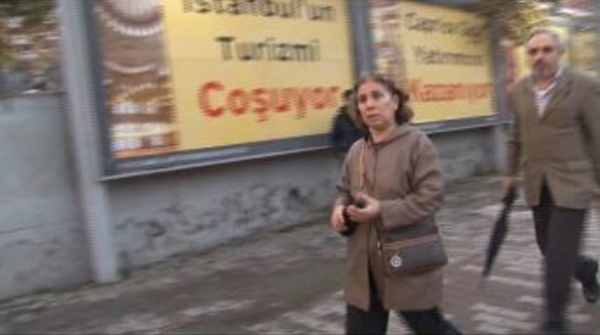 Boynundaki Kolyeyi Kapka&ccedil; Yaptı