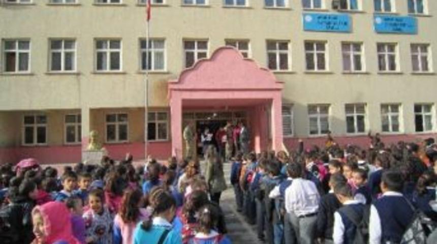 Jandarmadan &Ouml;ğretmenler G&uuml;n&uuml; Kutlaması