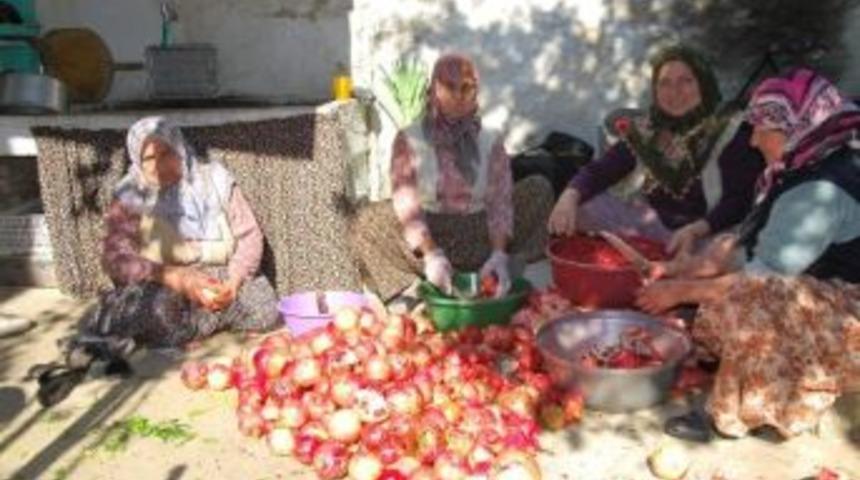 K&ouml;yl&uuml;ler Doktor Tavsiyesi İle Nar Ekşisi Yapıp T&uuml;ketiyor