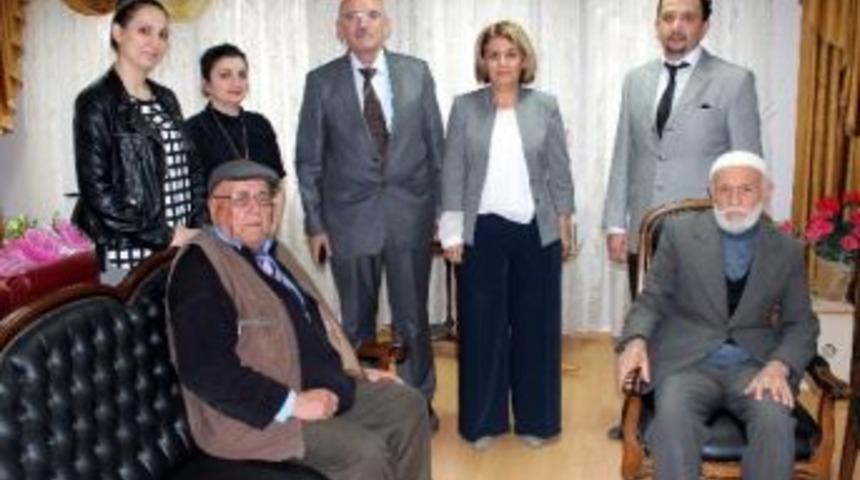 Medicana&rsquo;dan Huzurevi&rsquo;nde Kalan &Ouml;ğretmenlere Ziyaret