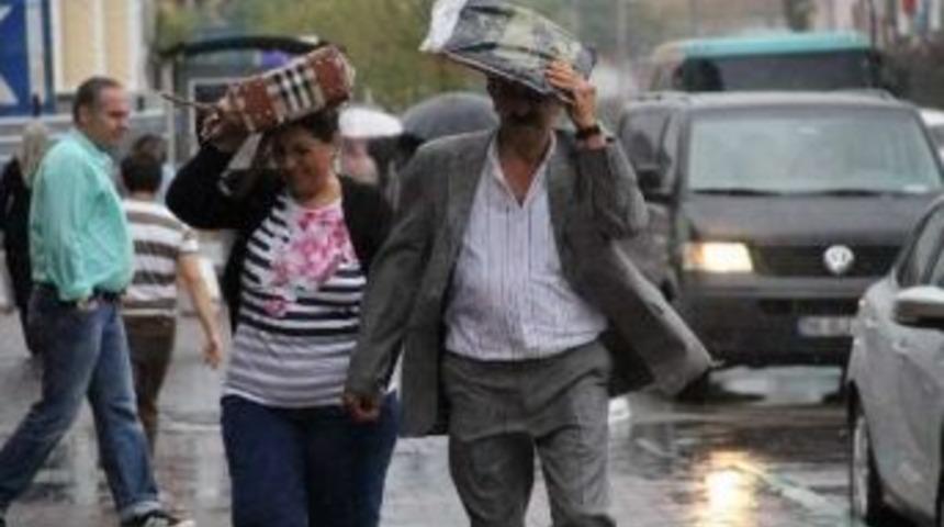 Bursa'da Yağmur Hayatı Olumsuz Etkiledi