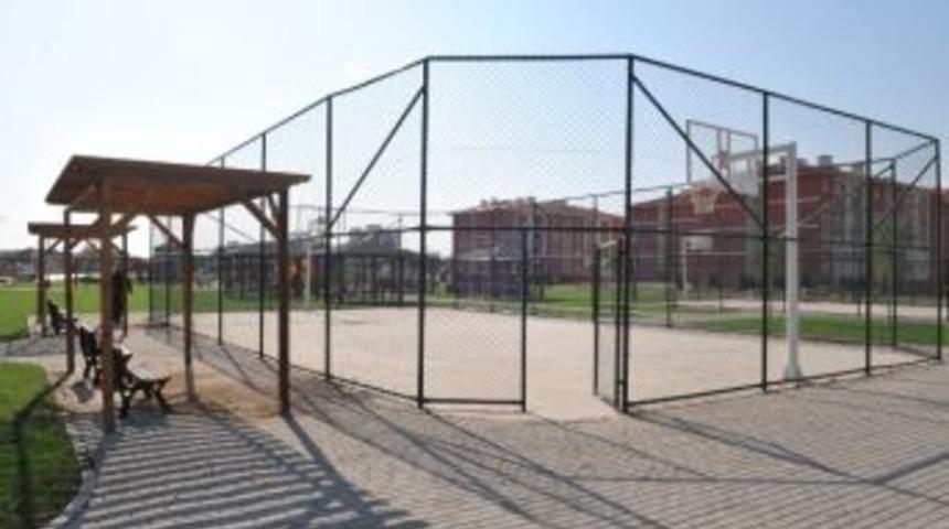 Gazi Mahallesi&rsquo;ne 8 D&ouml;n&uuml;ml&uuml;k Park Yapıldı