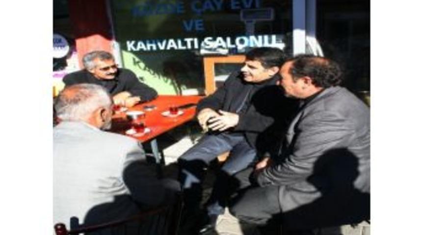 Kars Belediye Başkanı Vatandaşlarla K&ouml;zde &Ccedil;ay İ&ccedil;ti