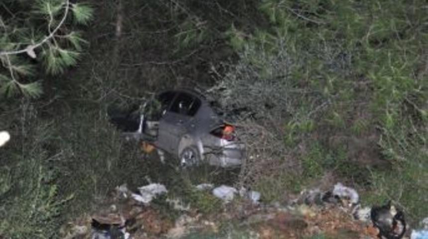 Kozan'da Otomobil Uçuruma Yuvarlandı: 1 Yaralı