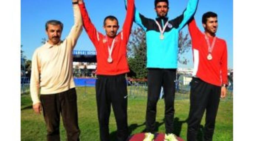 B&uuml;y&uuml;kşehirli Şeref, Kır Koşusunda Birinci Oldu