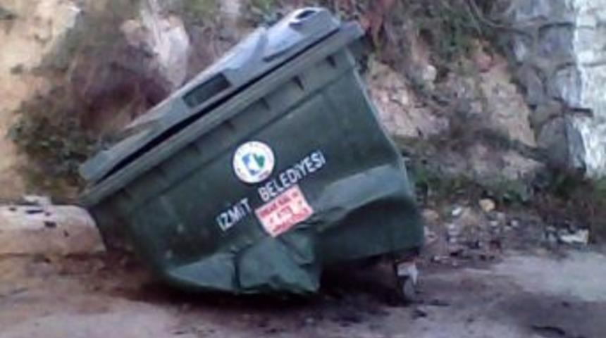 &Ccedil;&ouml;p Konteynırlarına Zarar Veren İki Kişiye Yasal İşlem Yapıldı