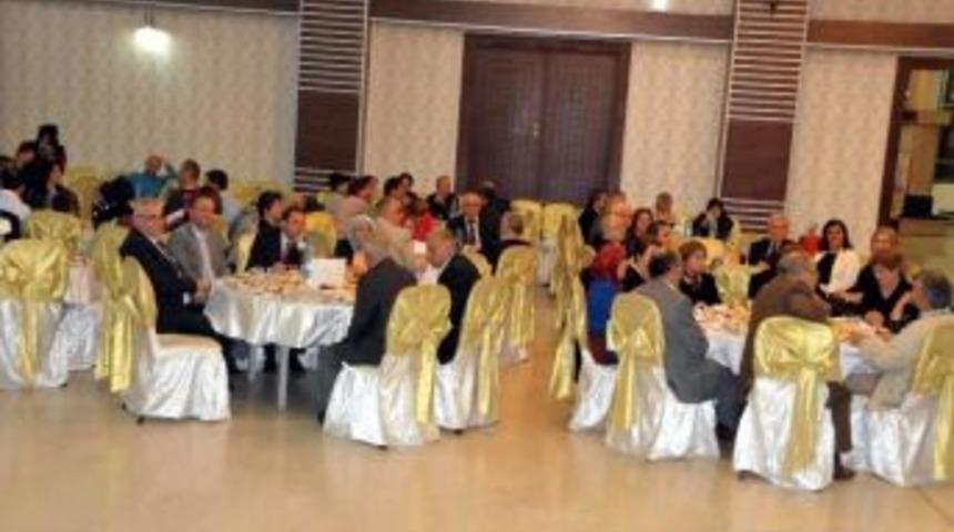 Seyfi Demirsoy'dan &Ouml;ğretmenler G&uuml;n&uuml; Kutlaması