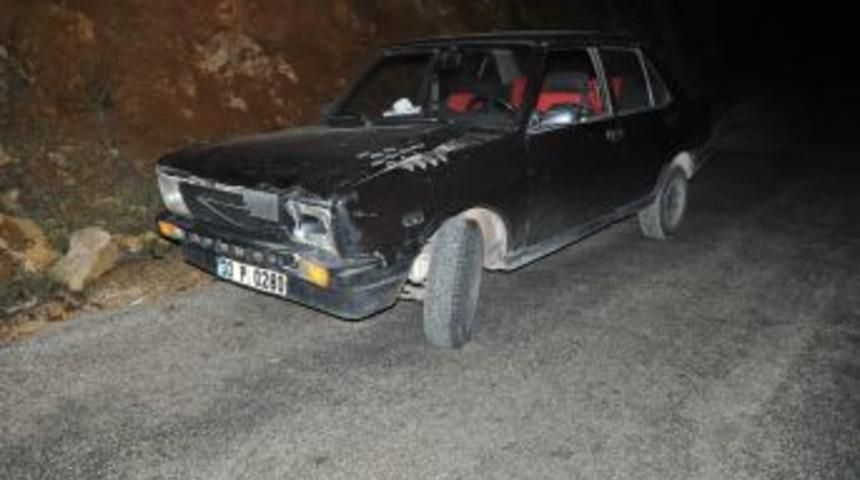 Kozan'da Iki Otomobil &Ccedil;arpıştı