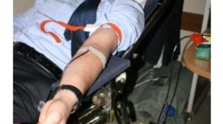 D&uuml;zce İsmetpaşa İlk&ouml;ğretim Okulu &Ouml;ğretmen Ve Velileri Kan Verdi