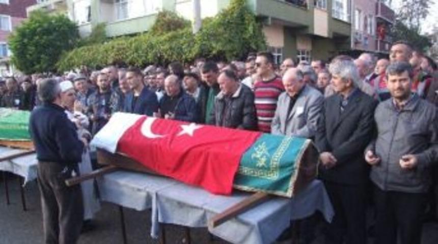 Annesi &Ouml;len İhaleye Fesat Tutuklusuna 2 G&uuml;n Cenaze İzni