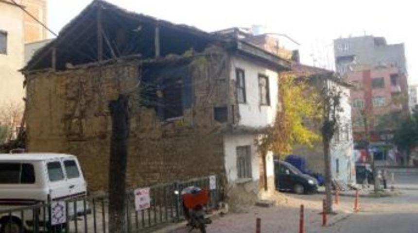 Bilecik&rsquo;te Virane Evler Tehlike Sa&ccedil;ıyor