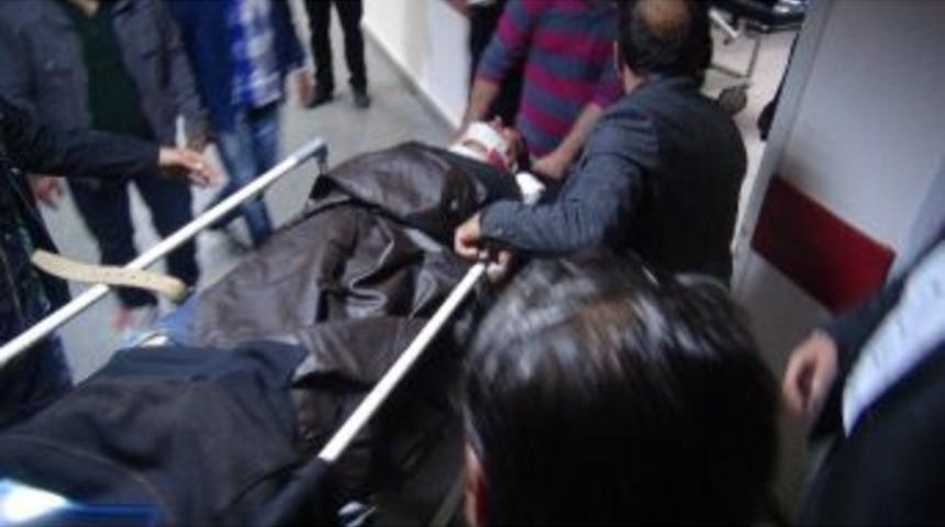 K&ouml;y Yolunda Trafik Kazası: 2 Yaralı