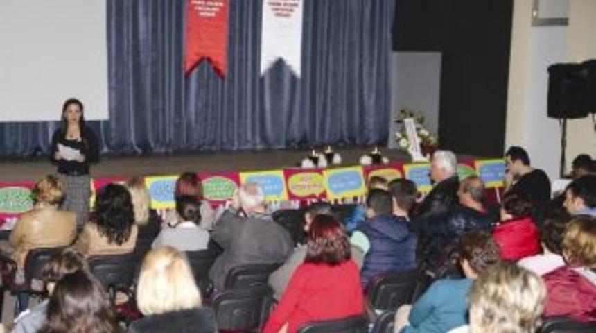 Sel&ccedil;uk'ta Kadına Şiddete Karşı Dayanışma