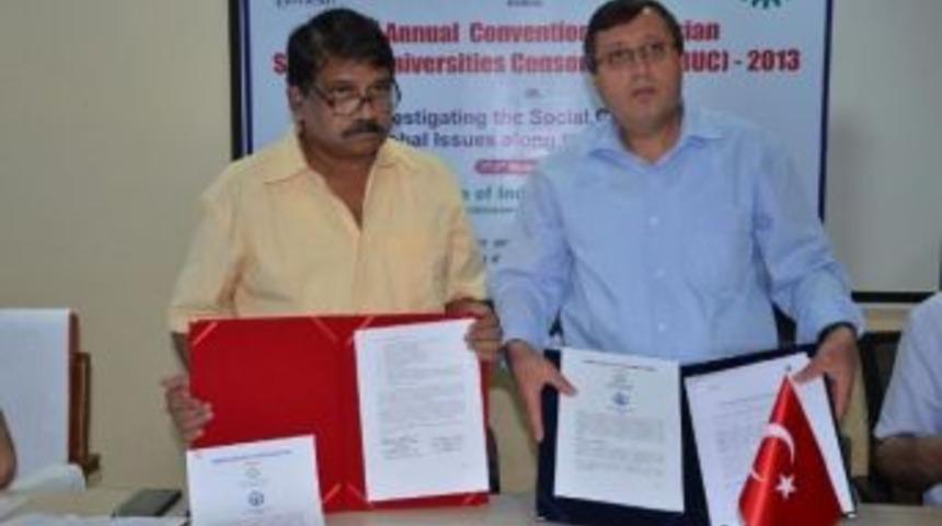 Bayburt &Uuml;niversitesi Hindistan Ve Malezya Yolunda