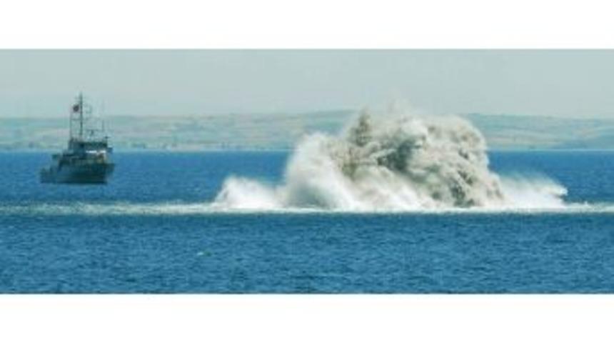 &Ccedil;anakkale Boğazı'nda Mayınlar Patlatılıyor