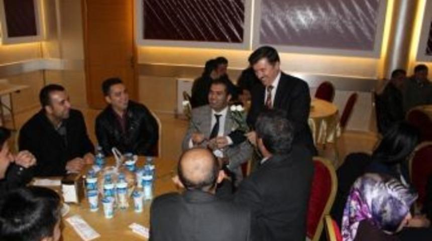 Ağrı&rsquo;da &Ouml;ğretmenlere Yemek Verildi