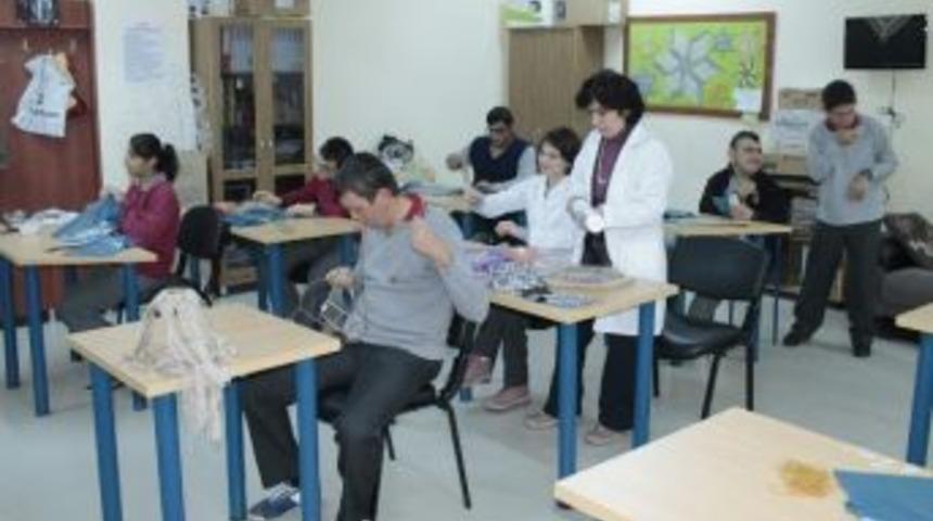 Sanatlarıyla Engelleri Aşıyorlar