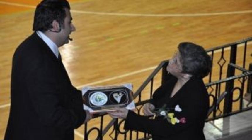 &Ouml;zfırıncı Kanser Hastaları İ&ccedil;in Sahneye &Ccedil;ıktı