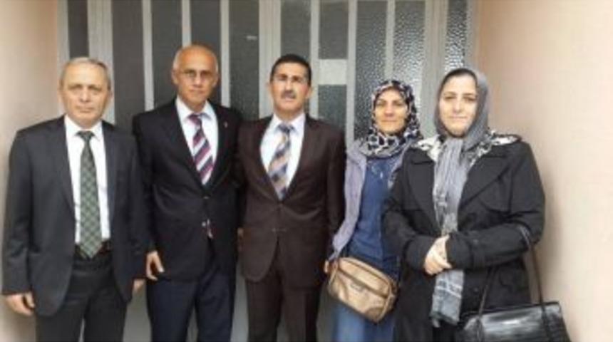 Ak Parti Ak&ccedil;akoca Teşkilatı &Ouml;ğretmenler G&uuml;n&uuml;n&uuml; Okullarda Kutluyor