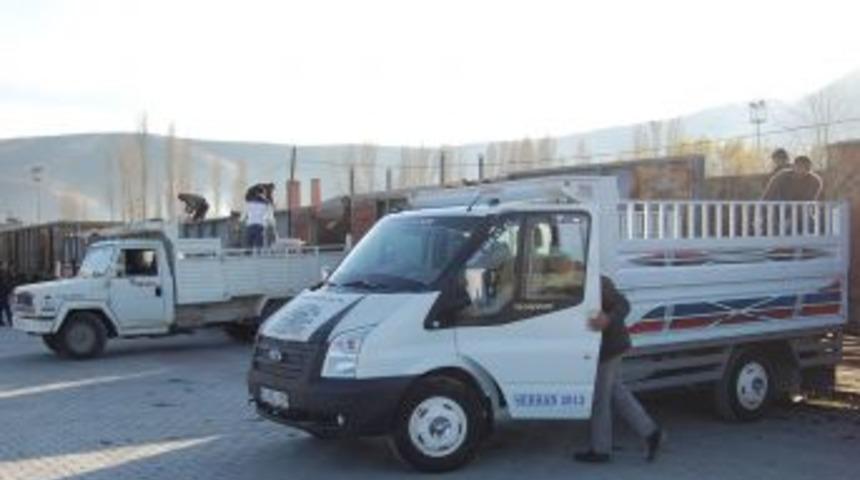 Tatvan&rsquo;da K&ouml;m&uuml;r Dağıtımı Devam Ediyor