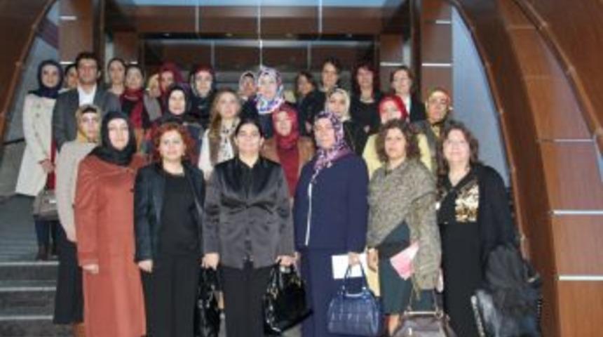 Kadınlar Yarım Kalan Eğitimlerini Gönül Elçilerinin Desteğiyle Tamamlayacak