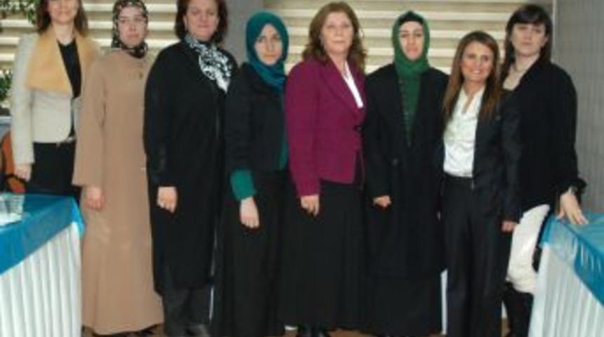 İzmirli Kadınlar Dershanelerin Kapanmaması I&ccedil;in Ayağa Kalktı